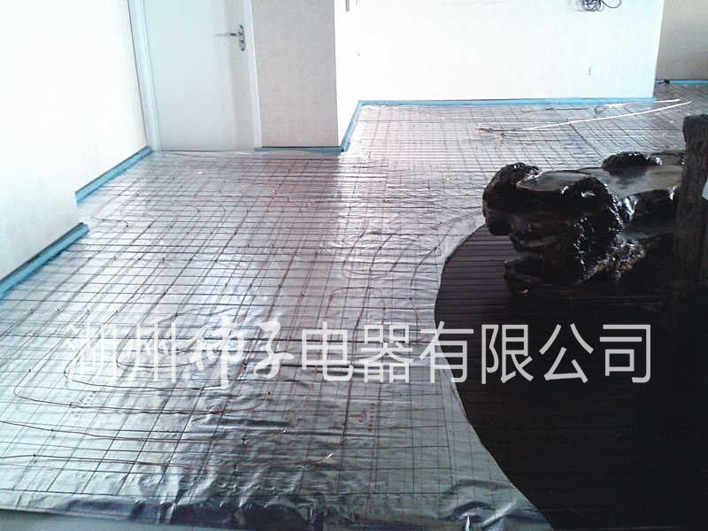 北京畫家村的太陽能異聚态熱利用系統